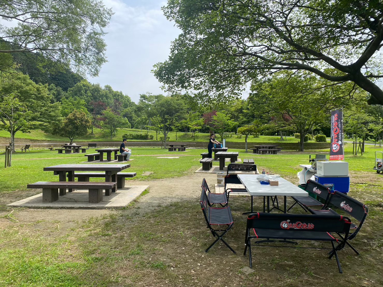 古賀グリーンパークの芝生広場とBBQ風景