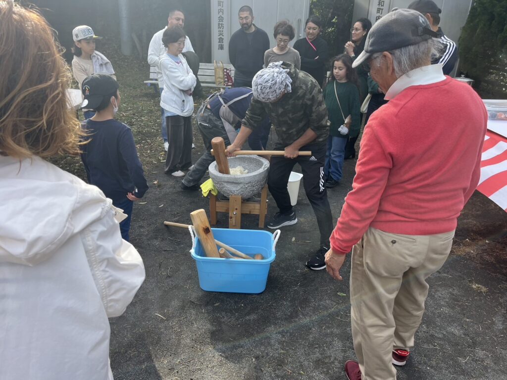 みんなでお餅つき