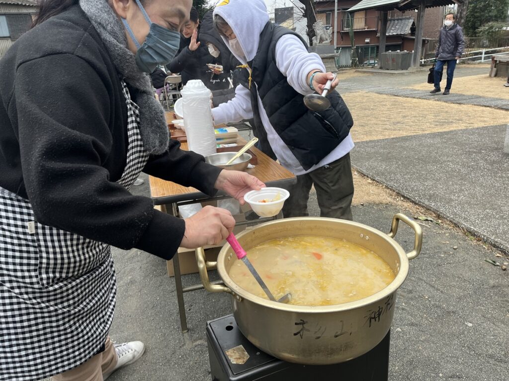 暖かい豚汁も大好評