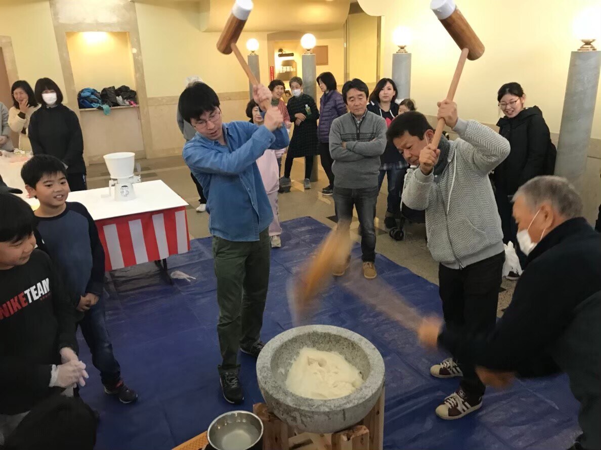 高齢者施設の餅つき