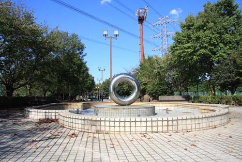 倉松公園 桜・複合遊具・スポーツ施設も楽しめる