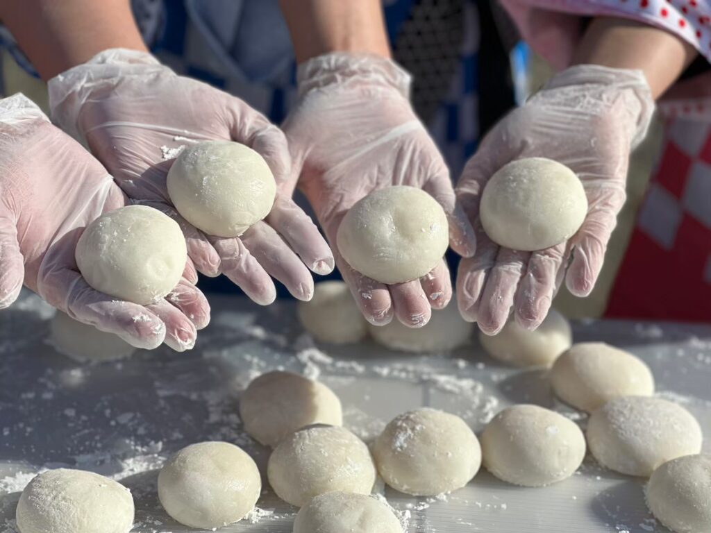 餅つき 丸めて完成